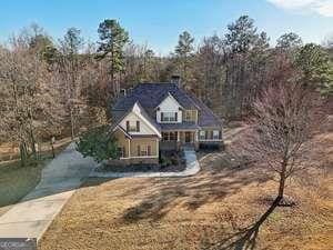 view of front of home with a front yard and covered porch