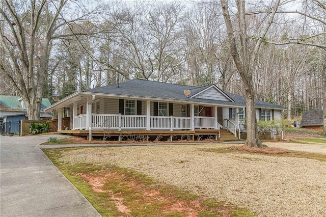 view of front of home featuring covered porch and driveway