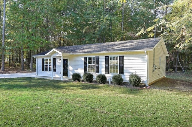 ranch-style home featuring a front yard