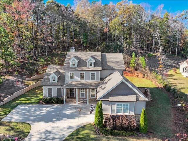 view of front of property with a front yard