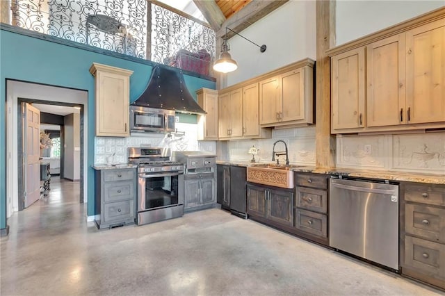 kitchen with high vaulted ceiling, hanging light fixtures, stainless steel appliances, and backsplash