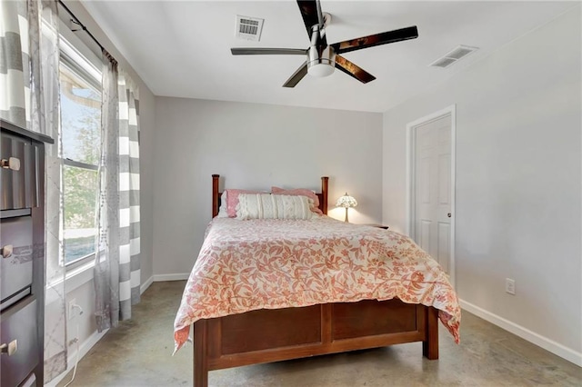 bedroom with ceiling fan