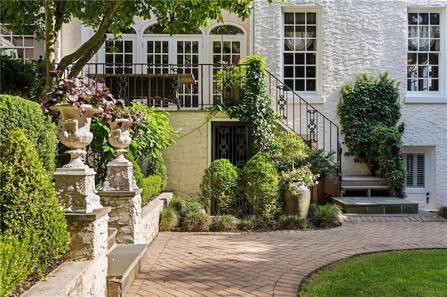 401 Peachtree Battle Ave NW, Atlanta, GA 30305 - surrounding community featuring stairs and a patio area