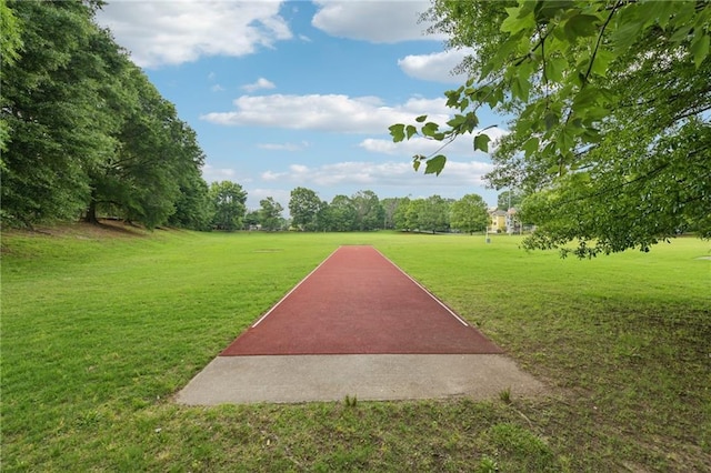 218 S Ave SE, Atlanta, GA 30315 - view of property's community with a lawn and a game area