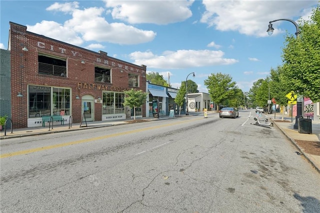 218 S Ave SE, Atlanta, GA 30315 - view of asphalt street featuring curbs, street lighting, and sidewalks