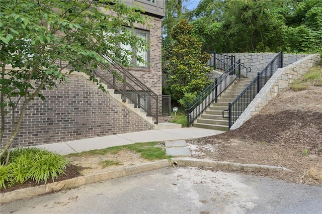 218 S Ave SE, Atlanta, GA 30315 - property entrance featuring brick siding