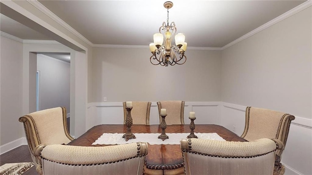 dining room featuring an inviting chandelier and ornamental molding