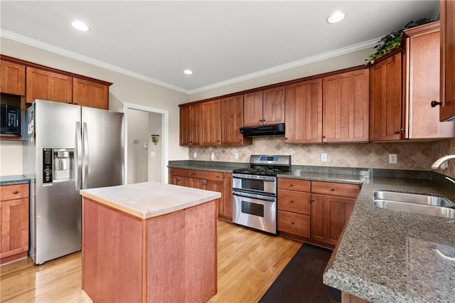 541 Brown Dr, Clermont, GA 30527 - kitchen featuring stainless steel appliances, a sink, under cabinet range hood, light wood finished floors, and crown molding