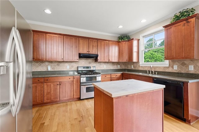 541 Brown Dr, Clermont, GA 30527 - kitchen featuring appliances with stainless steel finishes, crown molding, light wood-style floors, backsplash, and a kitchen island