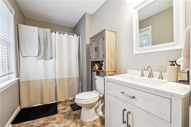 bathroom with a shower with shower curtain, baseboards, toilet, and vanity