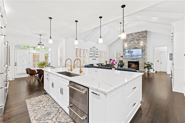 kitchen featuring white cabinetry, a kitchen island with sink, lofted ceiling, and sink