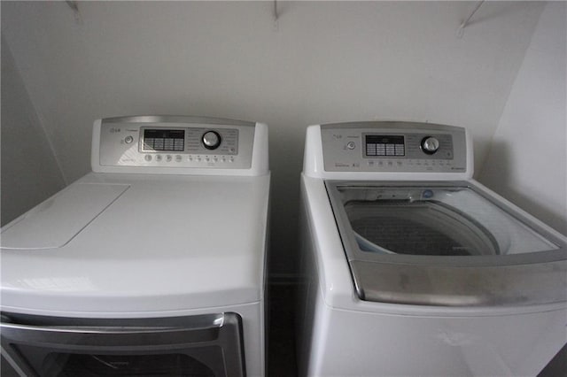 838 Roxholly Ln, Buford, GA 30518 - washroom featuring washing machine and clothes dryer