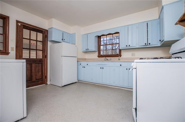 kitchen with washer / clothes dryer, white appliances, blue cabinetry, and sink