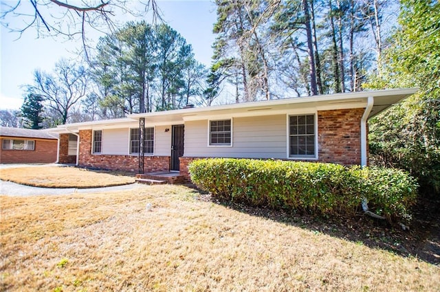 single story home with a front yard