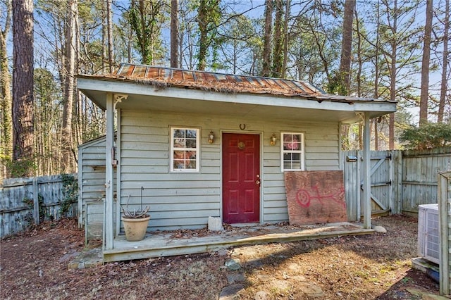 view of outbuilding