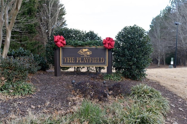 view of community / neighborhood sign