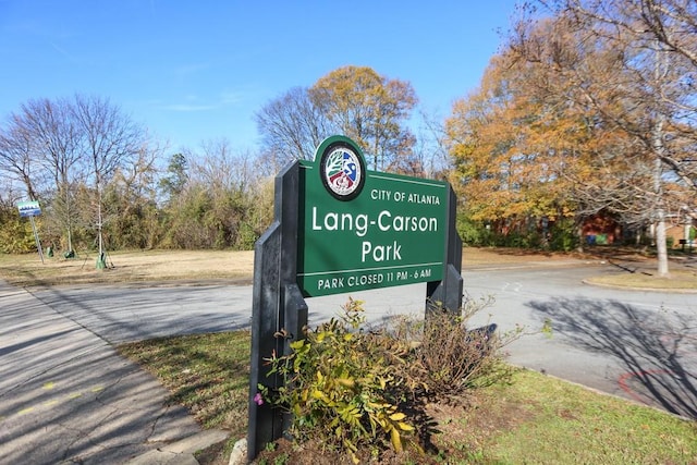 view of community / neighborhood sign