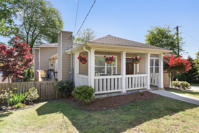 bungalow featuring a front yard