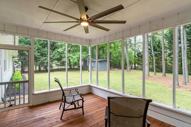 sunroom featuring ceiling fan