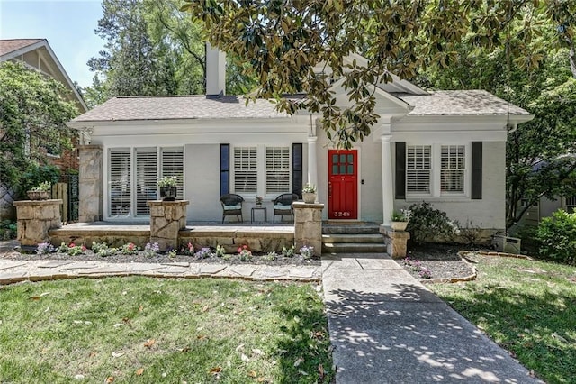 view of front of house with a front yard