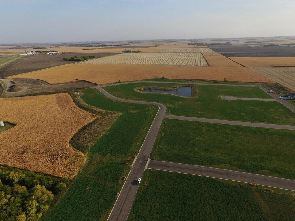 1605 Diamond Dr, Marshall, MN 56258