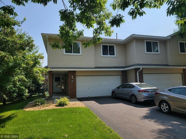 view of front of property featuring a front lawn and a garage