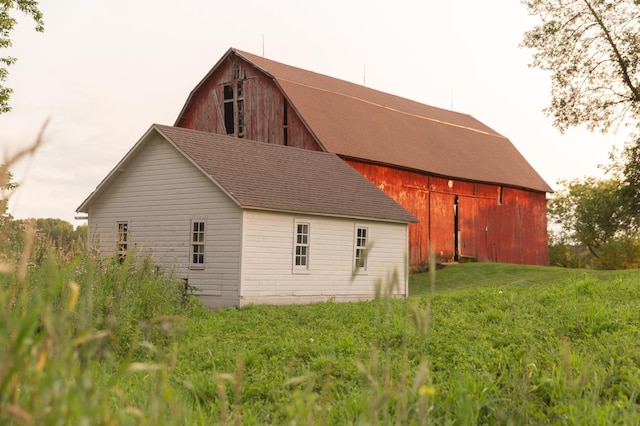 view of side of property with an outdoor structure