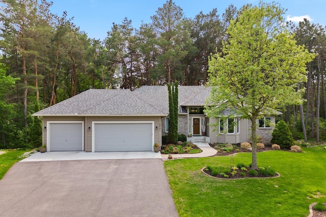 view of front of home featuring a front yard and a garage