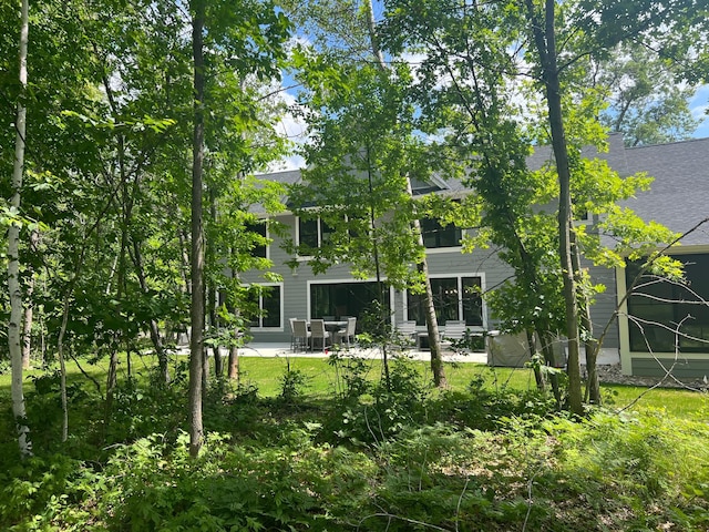 rear view of house featuring a lawn