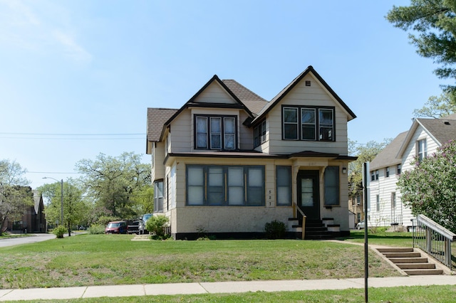 view of front of property featuring a front yard