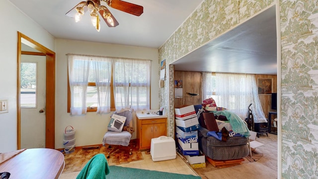 bedroom with ceiling fan