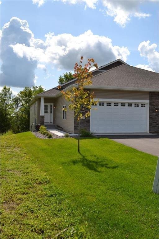 view of front of home featuring a front lawn and a garage