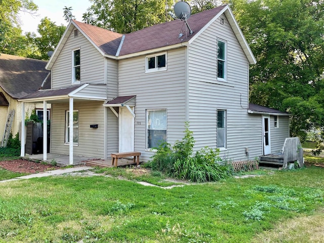 view of front of home featuring a front yard