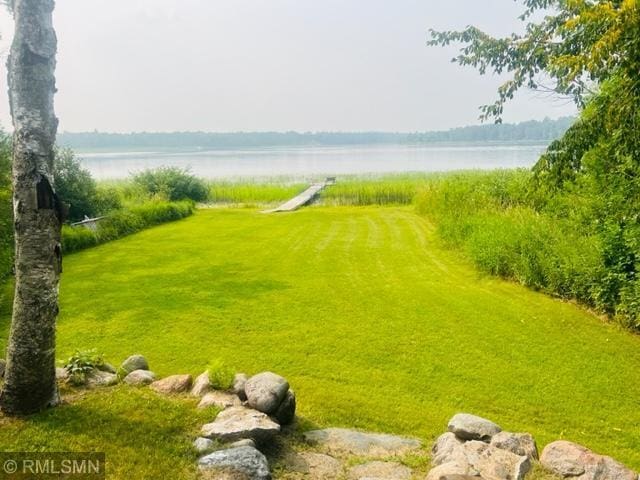 view of yard featuring a water view