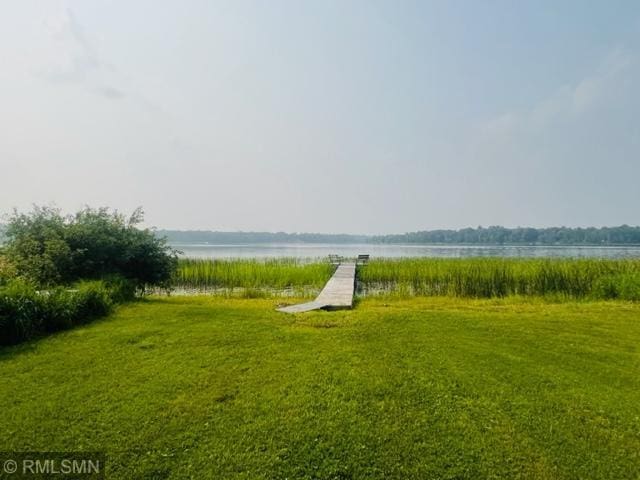 view of yard featuring a water view