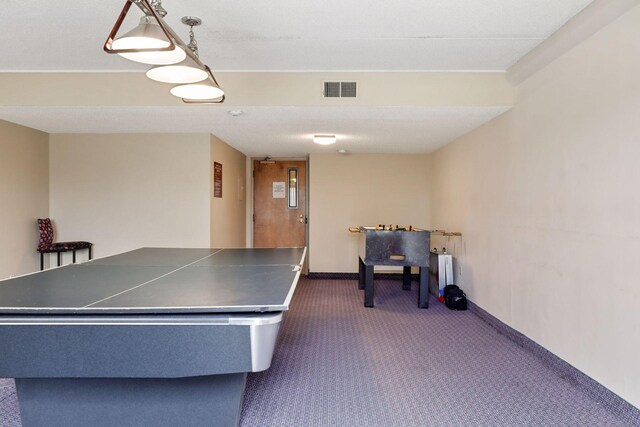 recreation room featuring carpet flooring, visible vents, and baseboards