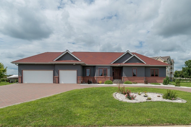 view of front facade featuring a front lawn and a garage