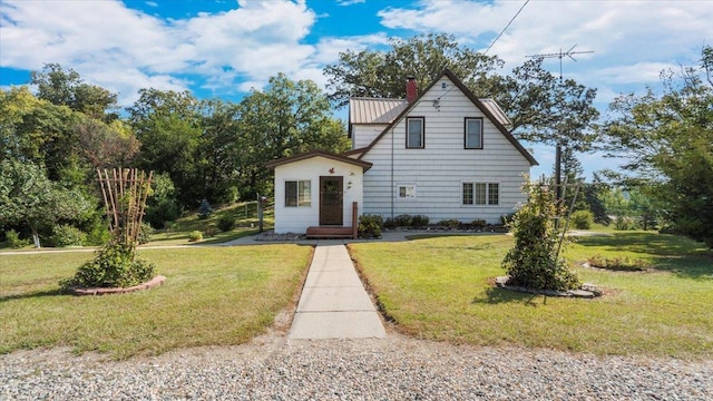 view of front of home featuring a front lawn