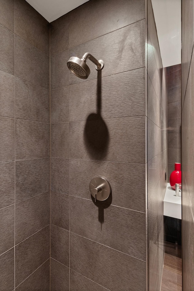 interior details featuring a tile shower