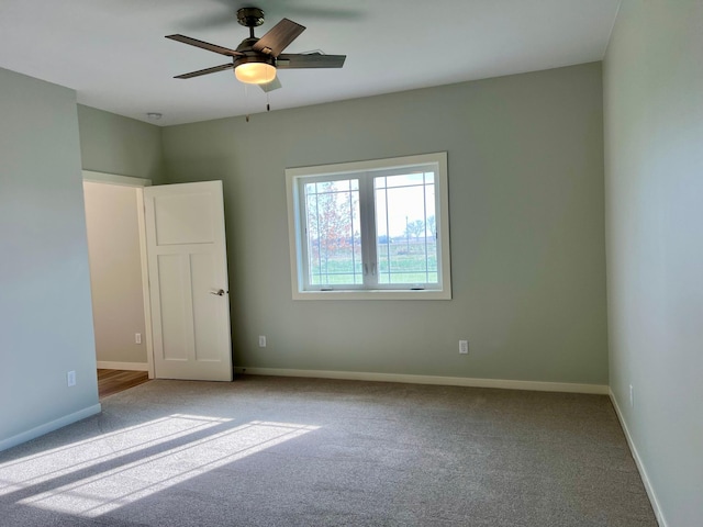 unfurnished room with light carpet and ceiling fan