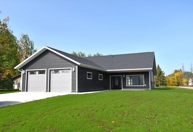 ranch-style home featuring a front lawn and a garage