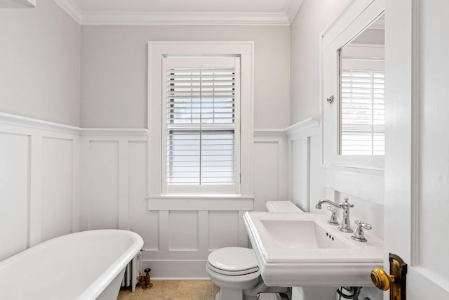 bathroom featuring a washtub, toilet, crown molding, tile patterned floors, and sink