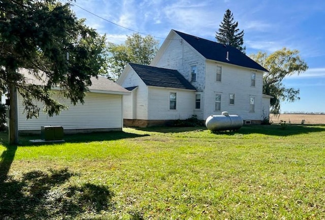 back of house featuring a yard