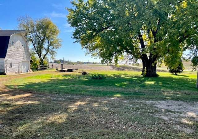 view of yard with a rural view