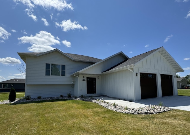 view of front of house featuring a garage and a front yard