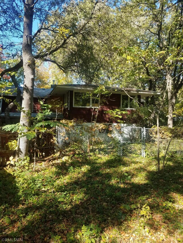 view of front of property