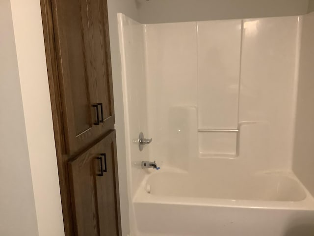 bathroom featuring washtub / shower combination