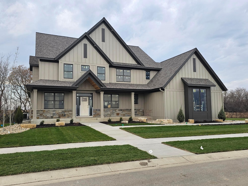 view of front of home with a front lawn