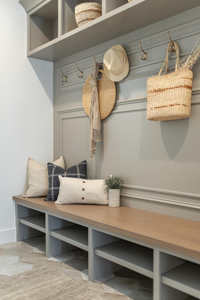 mudroom featuring baseboards