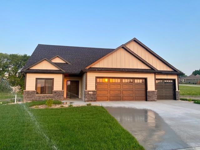 craftsman house with a garage and a front yard